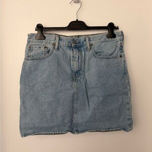 Levi’s Light Wash Denim Skirt
